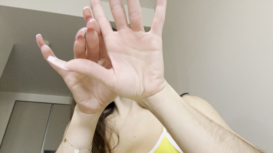 Miss Alyse – Filthy Rich Hands Stroke Your Cock to My Nails Then Pay
